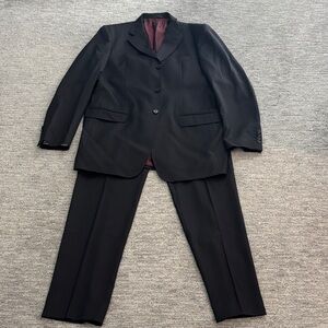 Trendy Italian Black with Red pinstripe Men's Suit U.S. size 44L
